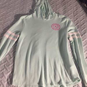 light weight hoodie/shirt